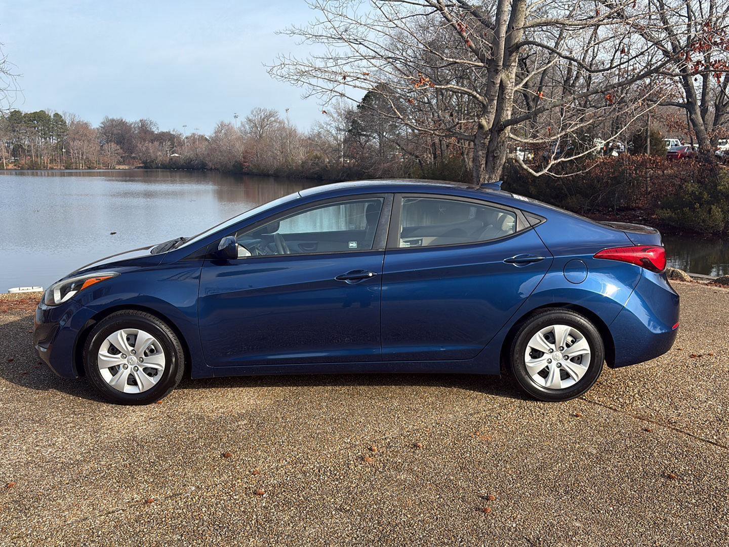 Used 2016 Hyundai Elantra SE image 10