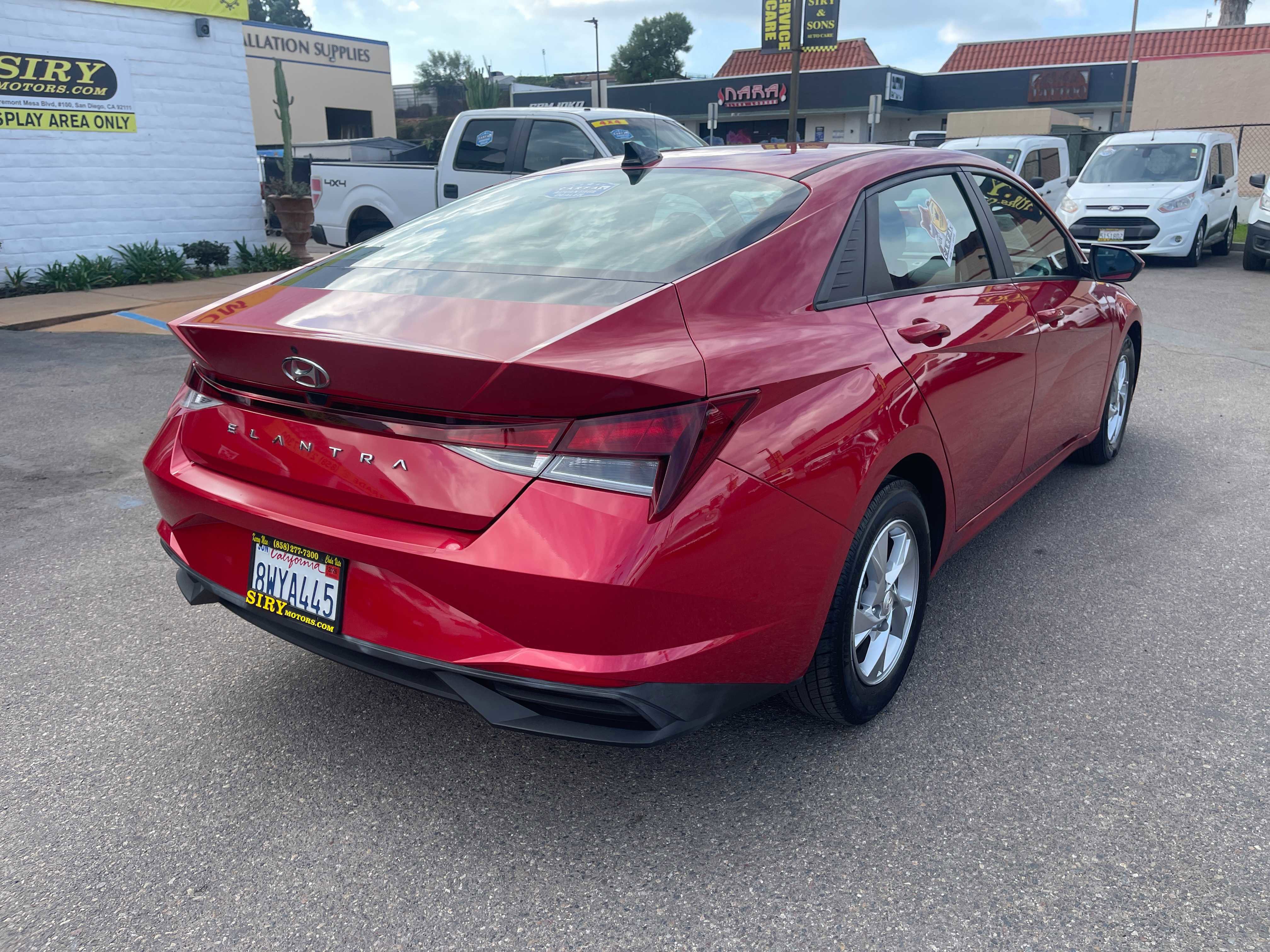 Used 2021 Hyundai Elantra SE FWD image 3