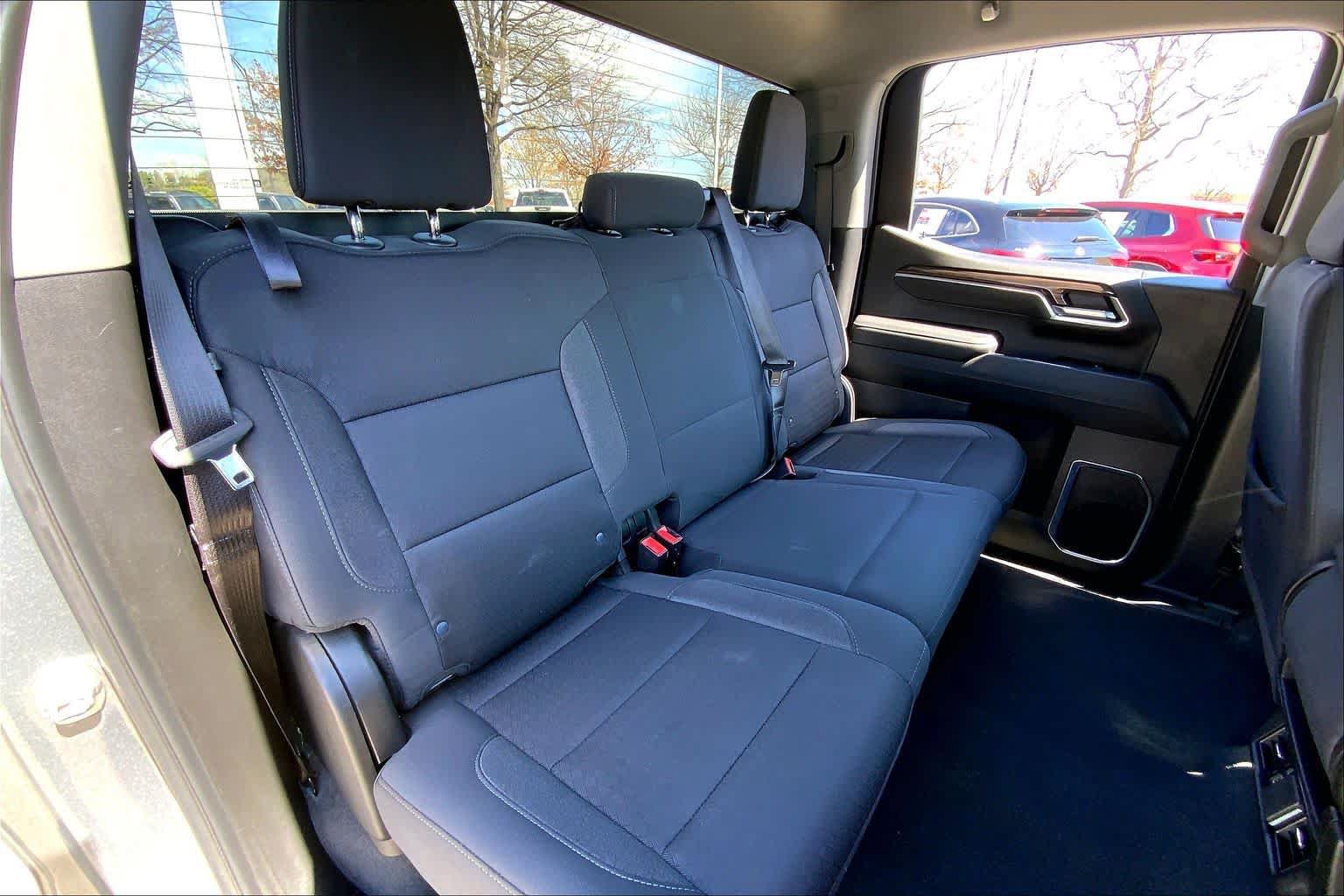 Used 2025 Chevrolet Silverado 1500 LT AWD/4WD image 33