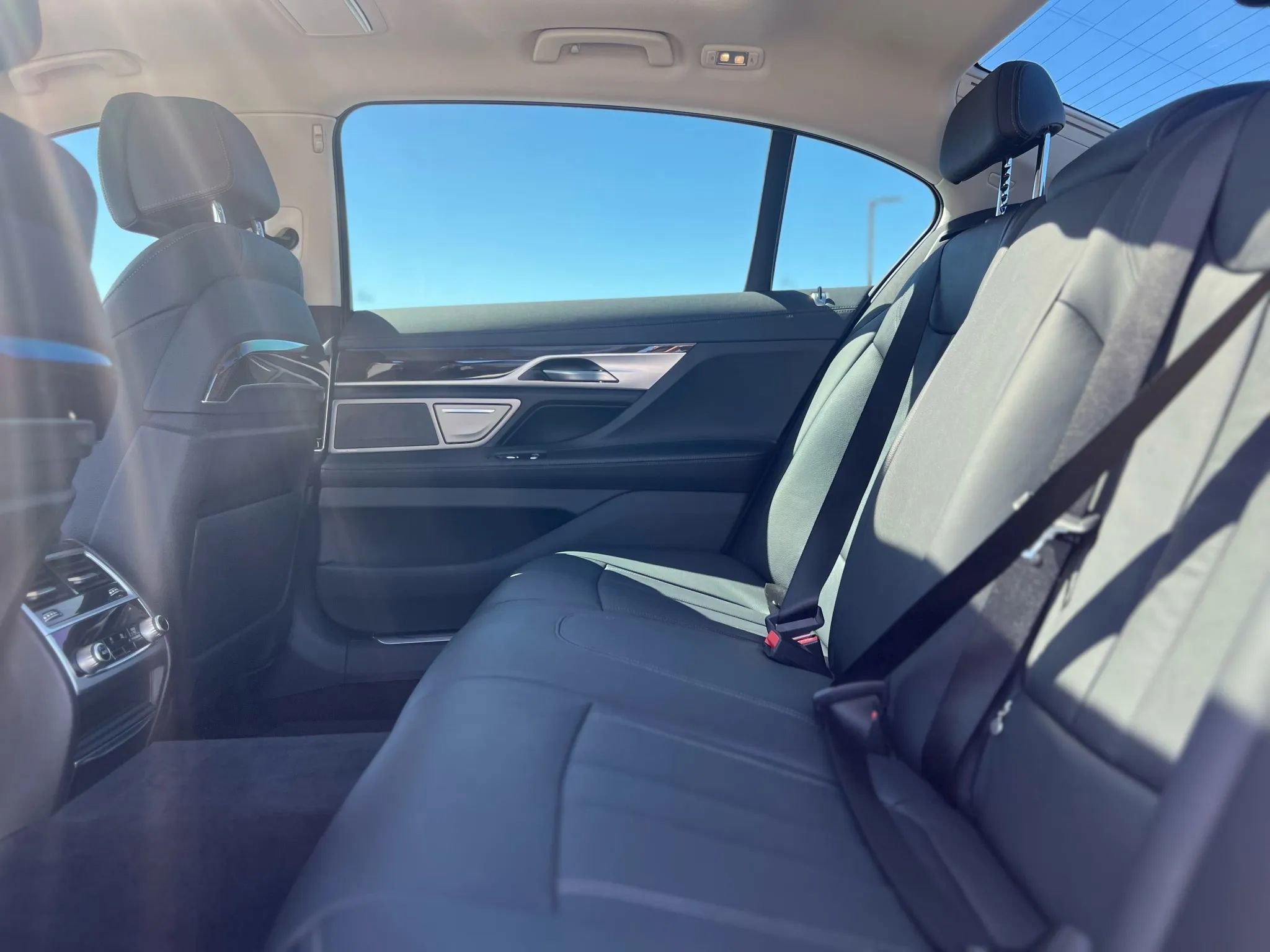 Used 2020 BMW 740i image 27