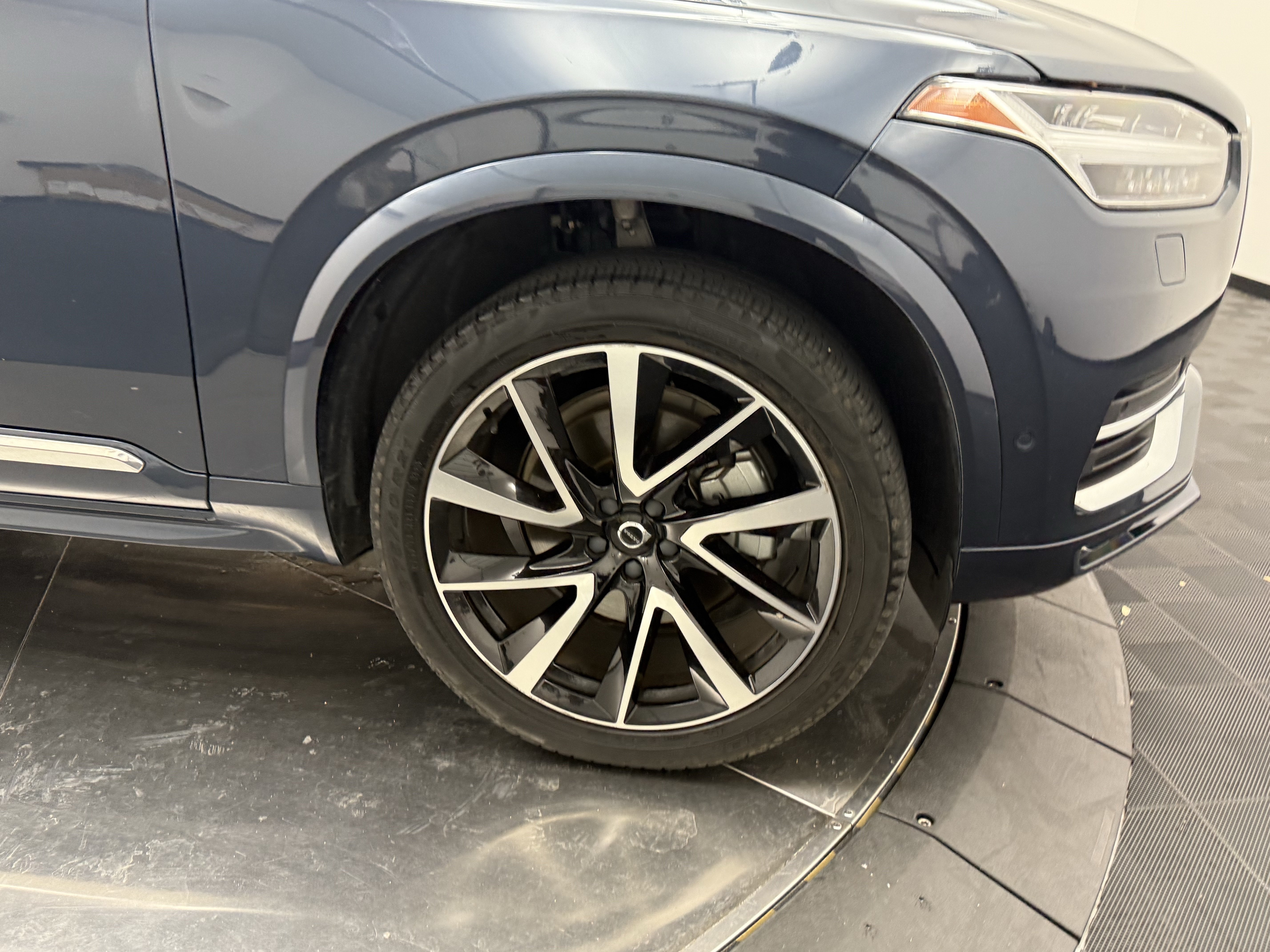 Certified 2023 Volvo XC90 B6 Plus w/ Protection Package Premier AWD/4WD image 10