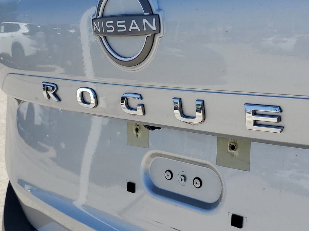 Used 2023 Nissan Rogue SV AWD/4WD image 7