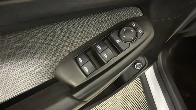 Used 2021 Chevrolet TrailBlazer LT w/ Sun and Liftgate Package FWD image 10