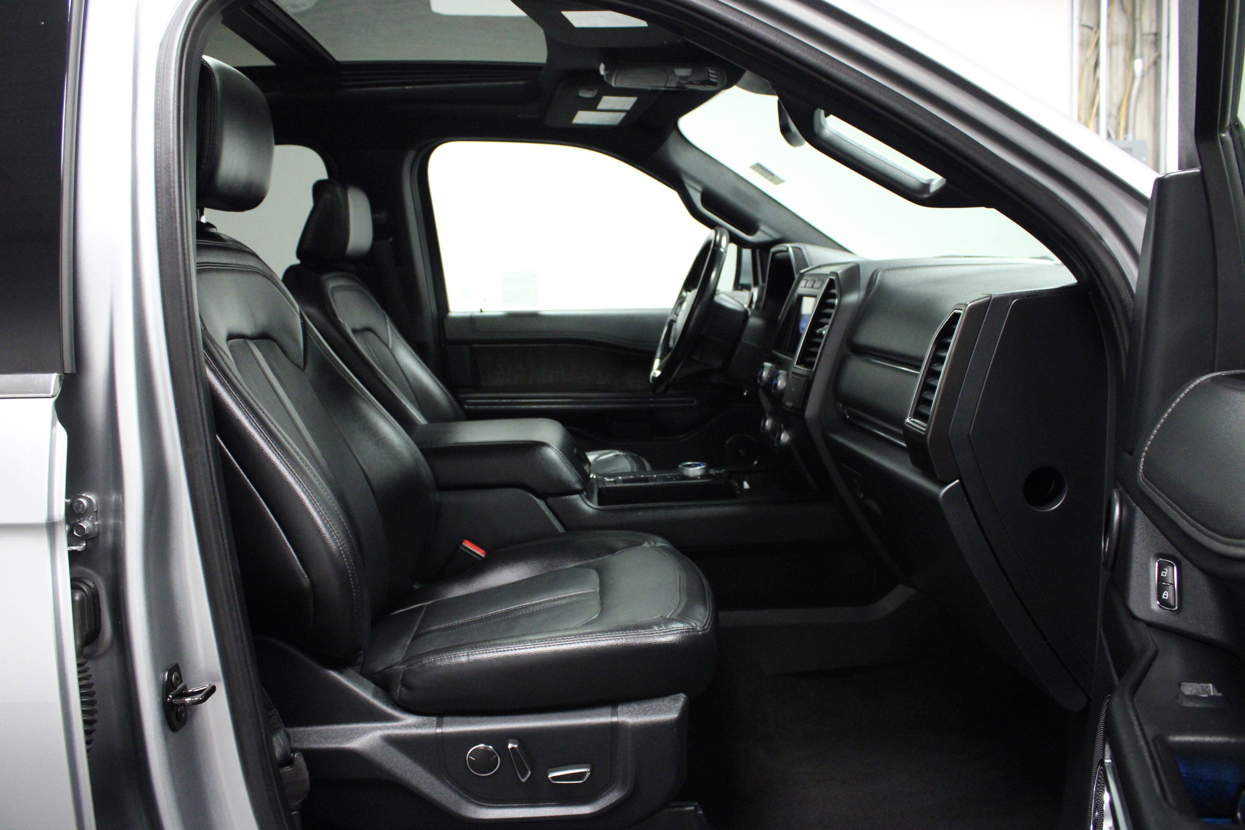 Used 2021 Ford Expedition Max Limited image 17