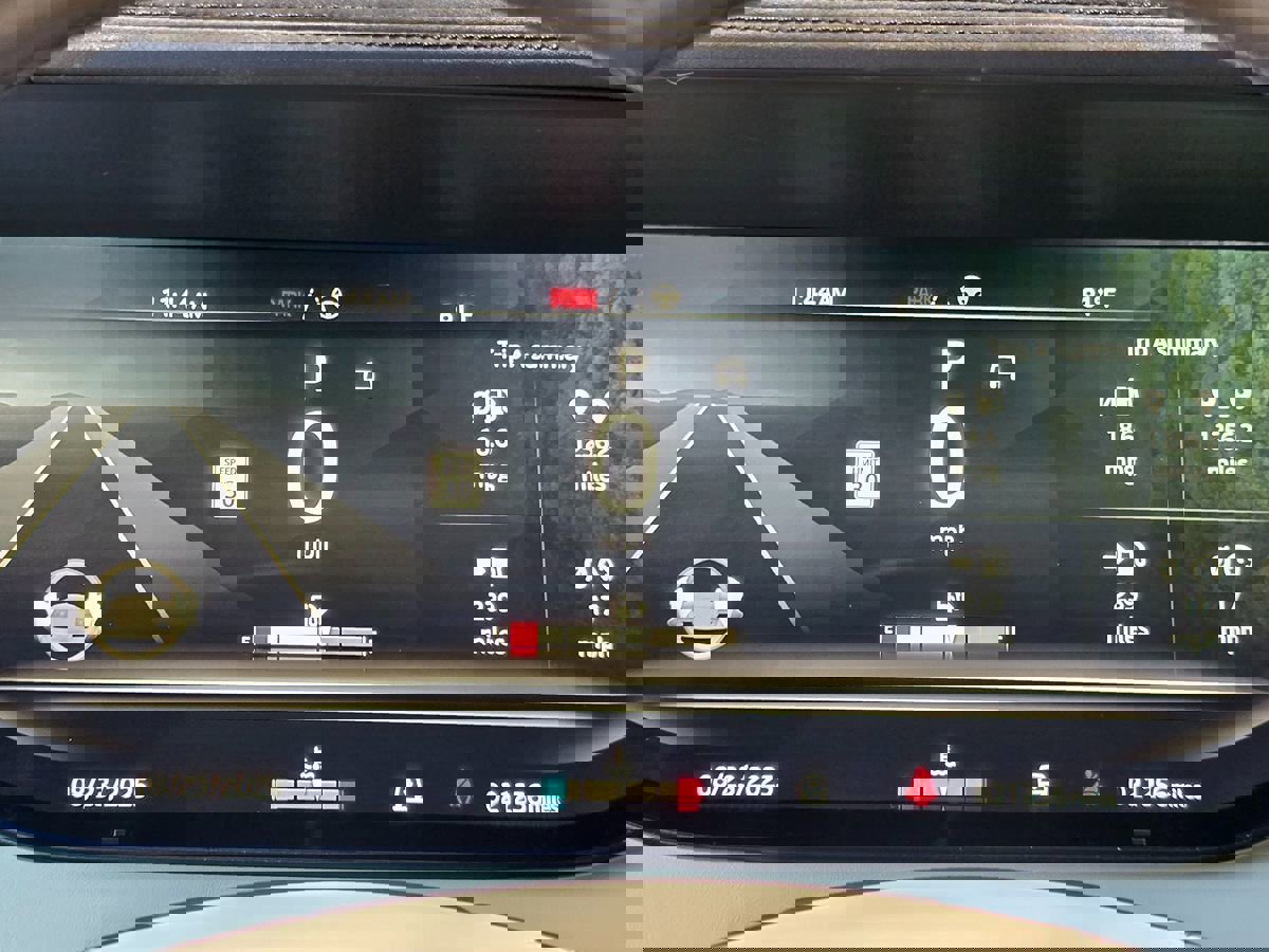 Used 2023 Land Rover Range Rover SE image 32