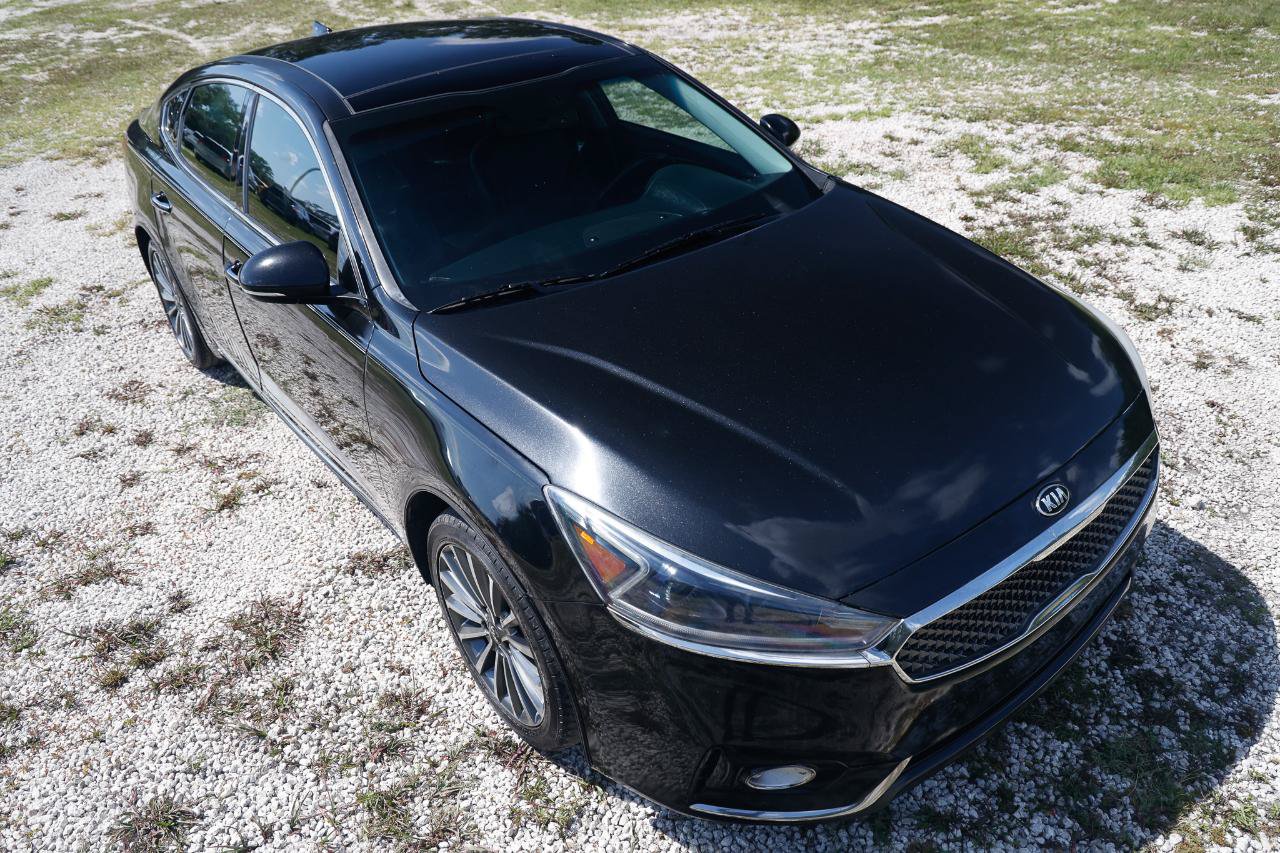 Used 2017 Kia Cadenza Premium w/ Luxury Package FWD image 15