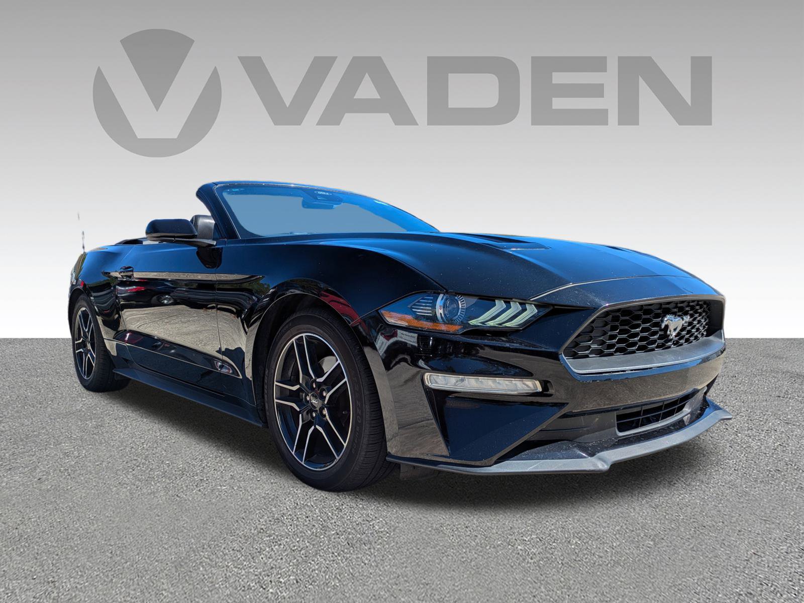 Used 2023 Ford Mustang Premium image 3