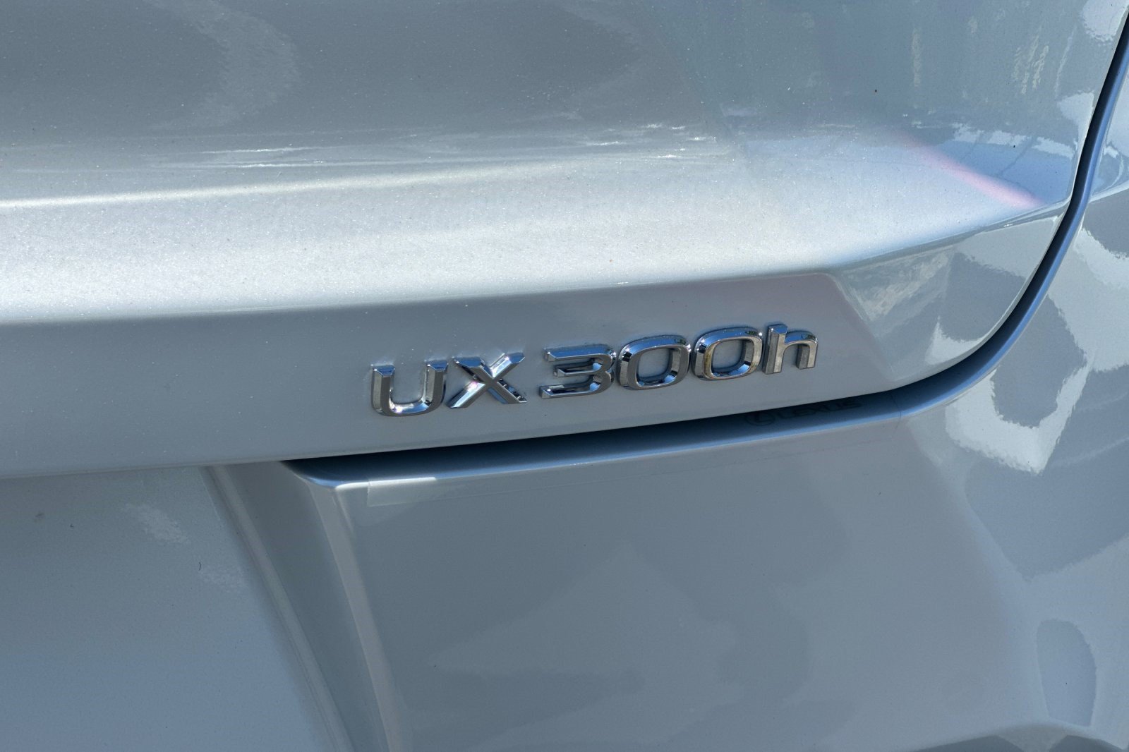 Used 2025 Lexus UX 300h FWD w/ Accessory Package (Z2) image 23