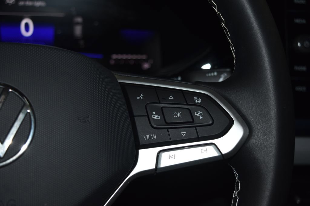 Certified 2023 Volkswagen Taos SE image 9