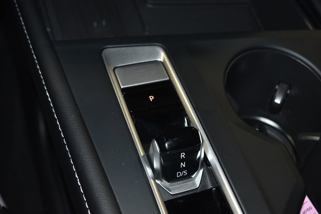 Used 2025 Volkswagen Atlas SE image 12