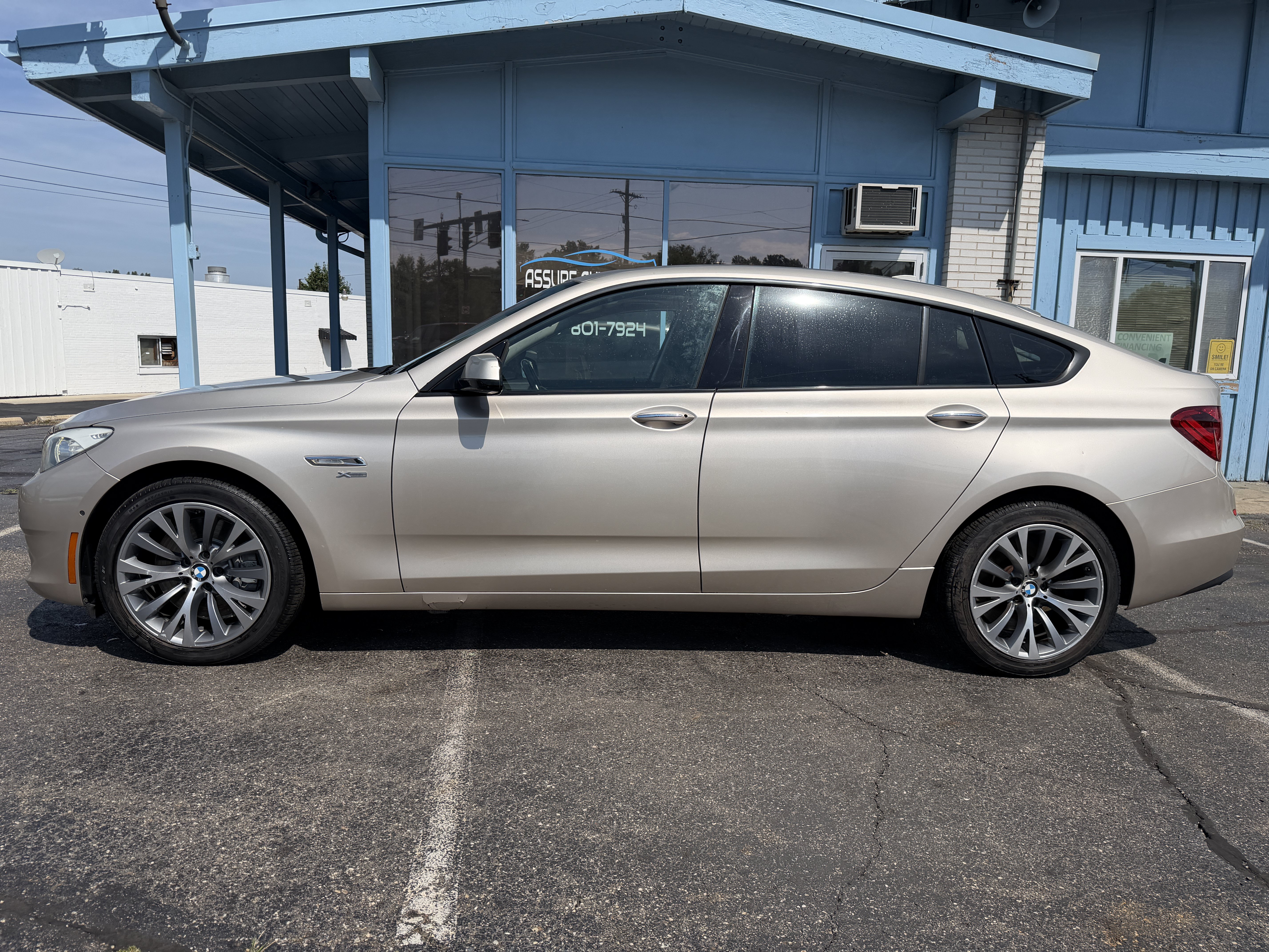 Used 2012 BMW 550i Gran Turismo xDrive w/ Driver Assistance Pkg AWD/4WD image 2