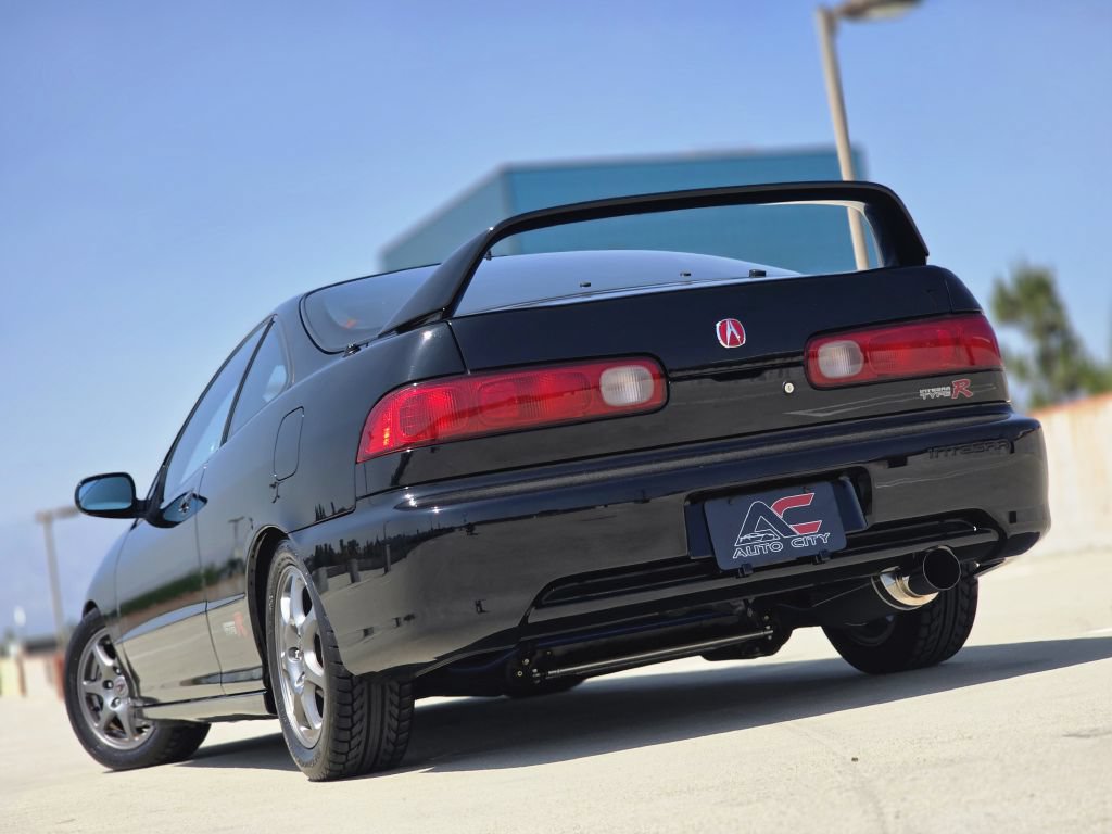 Used 2001 Acura Integra Type R FWD image 2