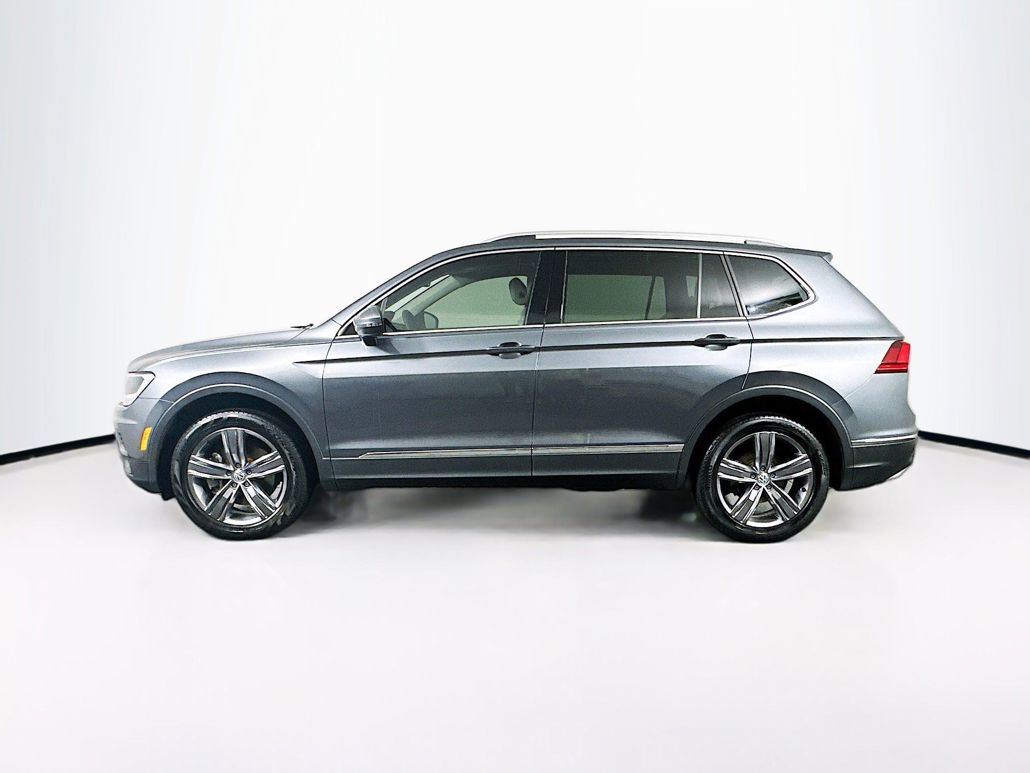 Used 2020 Volkswagen Tiguan SEL w/ 3rd Row Seat Package image 4