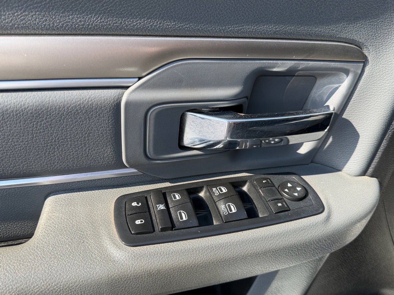 Used 2016 RAM 2500 SLT w/ Protection Group image 24