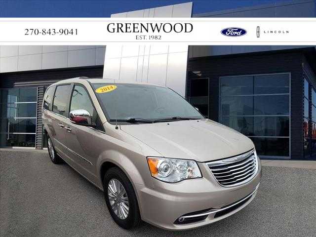 Used 2015 Chrysler Town & Country Limited Platinum image 1
