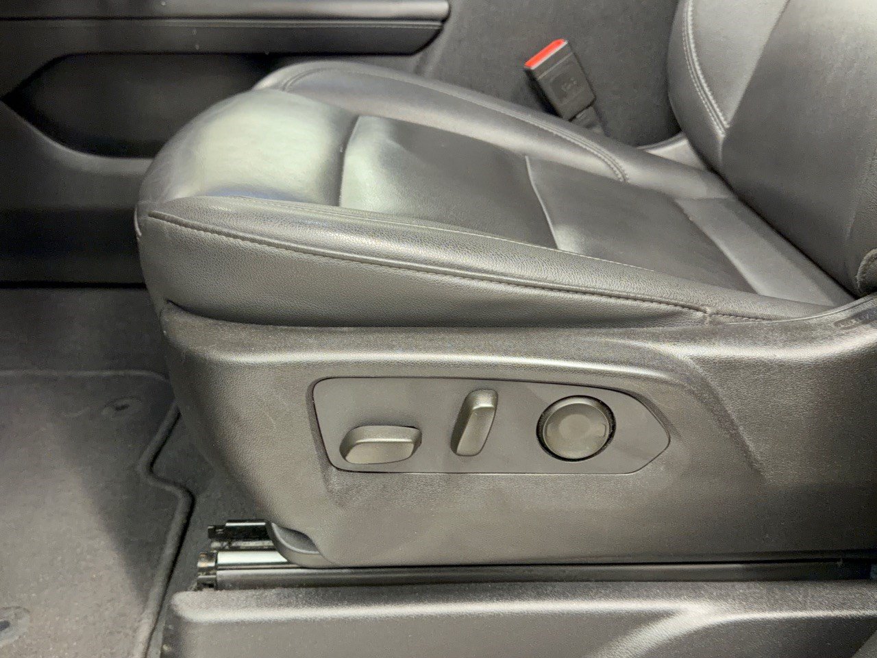 Used 2024 Chevrolet Tahoe LT AWD/4WD image 16