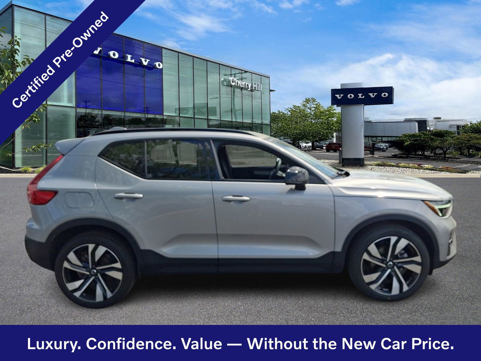 Certified 2023 Volvo XC40 B5 Plus w/ Driver Assist Package AWD/4WD image 8