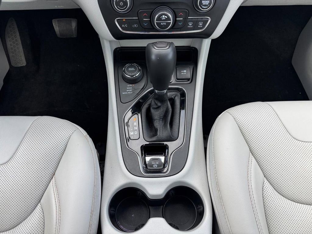 Used 2022 Jeep Cherokee Limited w/ Elite Package AWD/4WD image 20