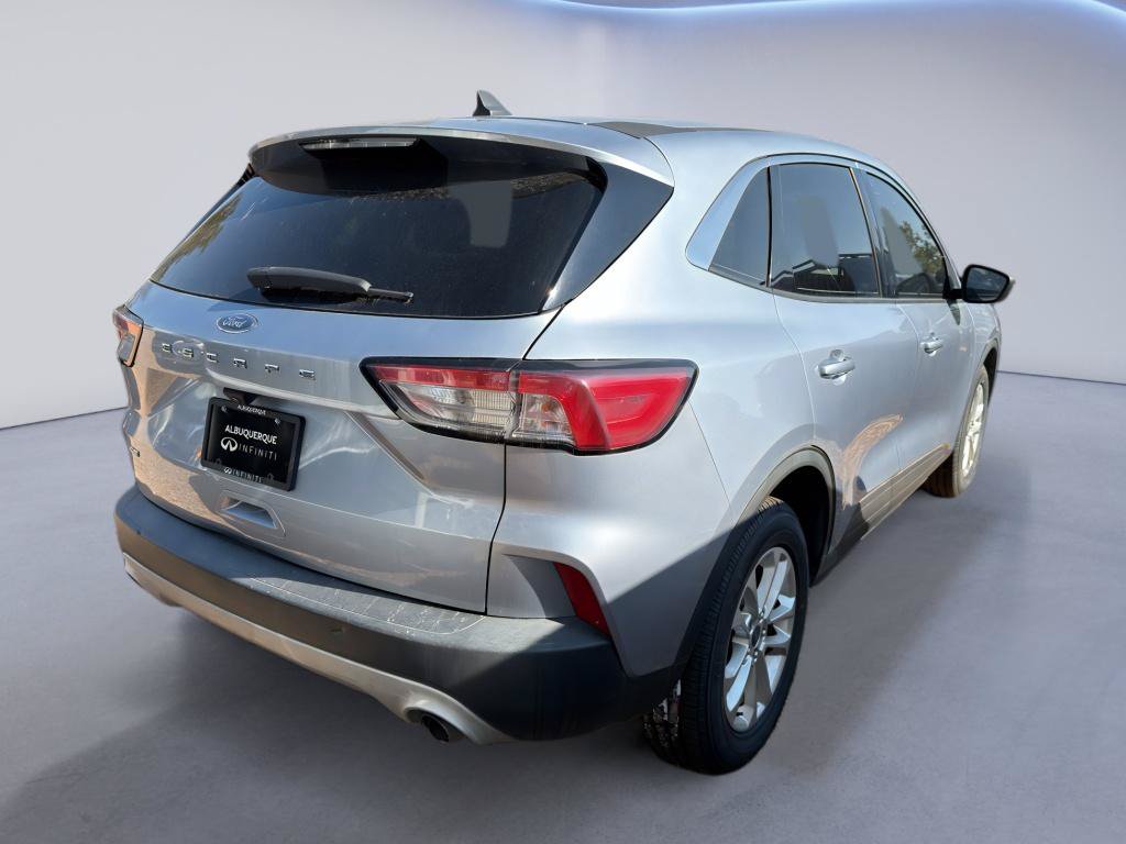 Used 2022 Ford Escape SE w/ Convenience Package FWD image 4