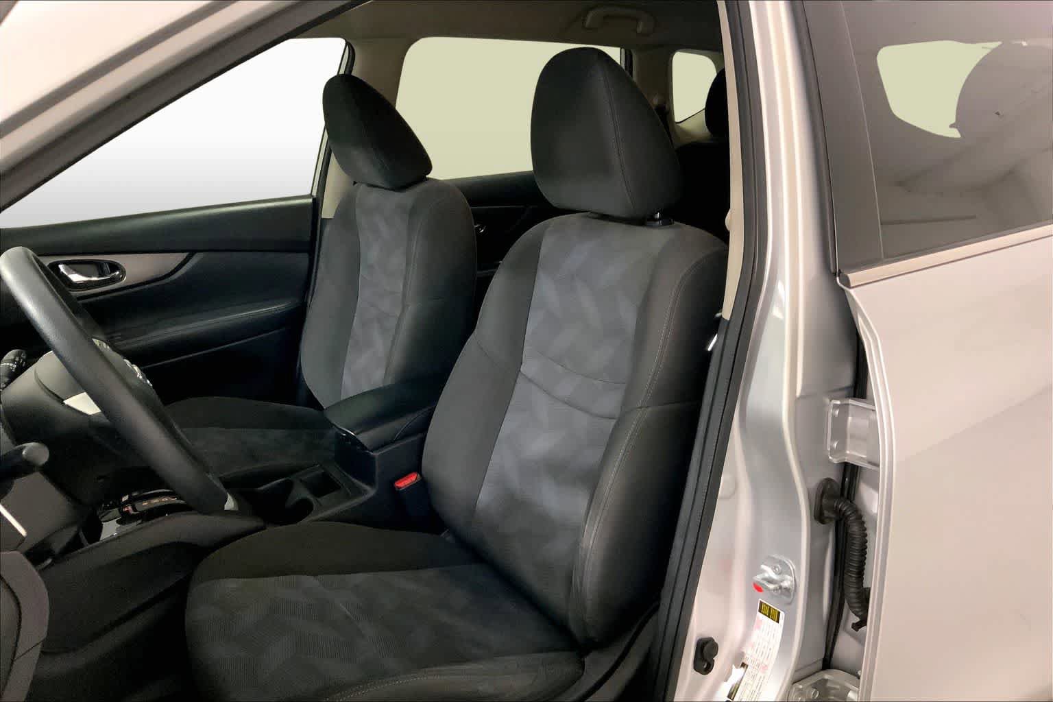 Used 2016 Nissan Rogue S FWD image 6