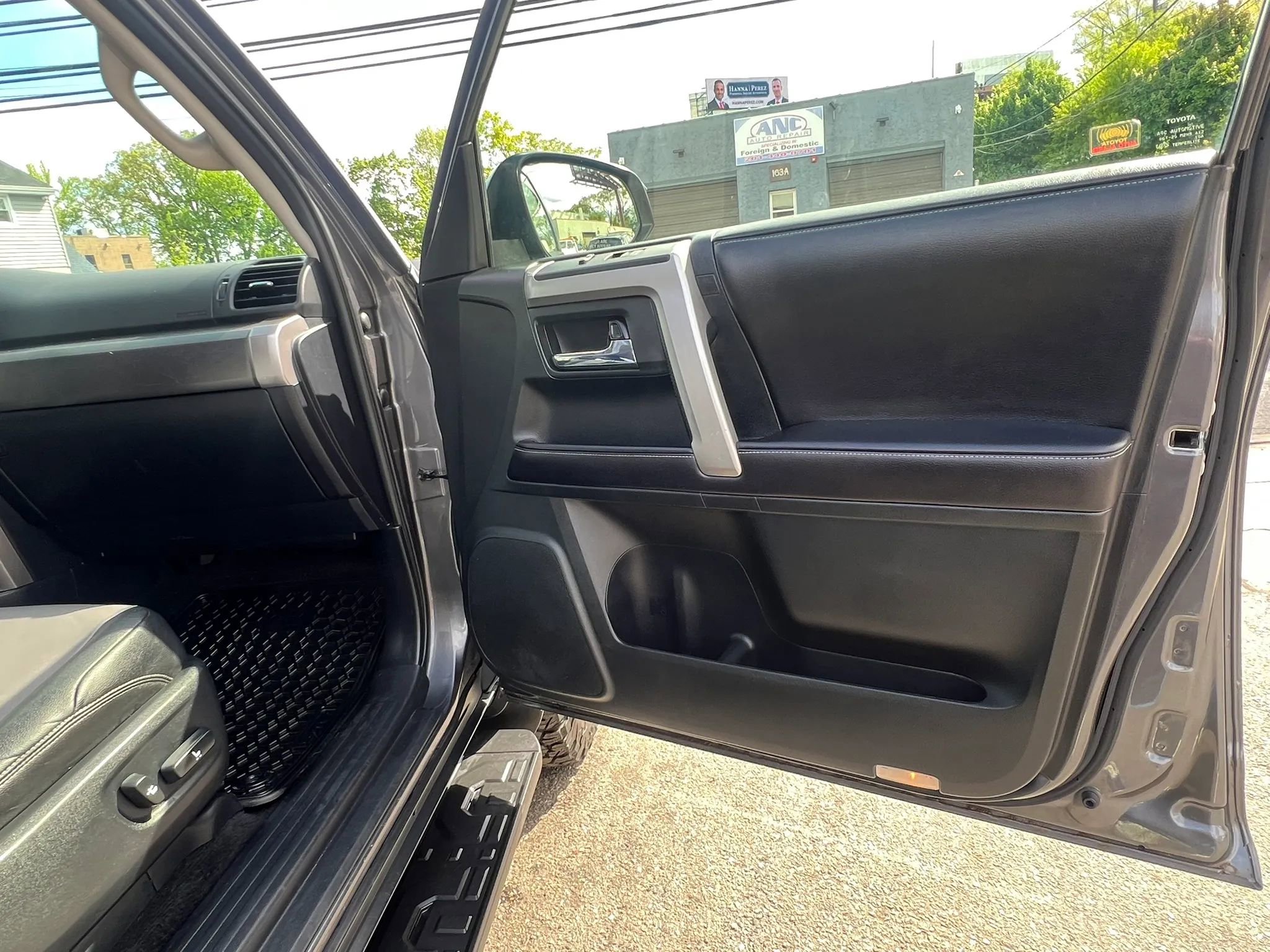 Used 2016 Toyota 4Runner Limited AWD/4WD image 33