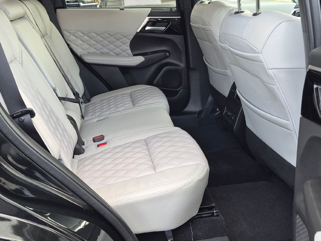 Used 2024 Mitsubishi Outlander SEL AWD/4WD image 28