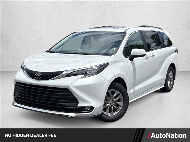 Used 2026 Toyota Sienna XLE FWD image 1