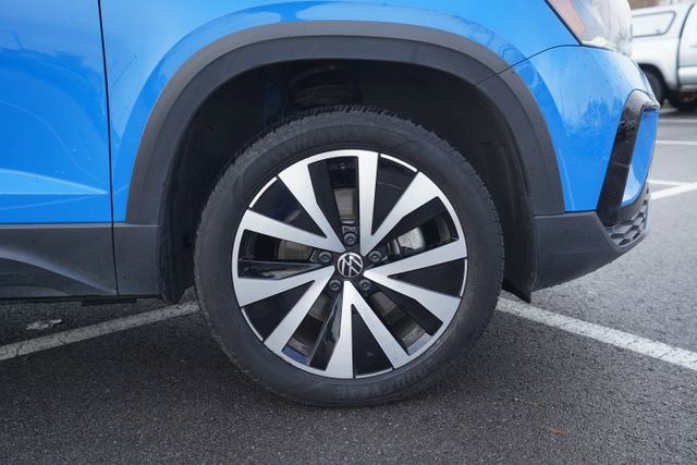 Used 2023 Volkswagen Taos SE w/ Panoramic Sunroof Package image 41