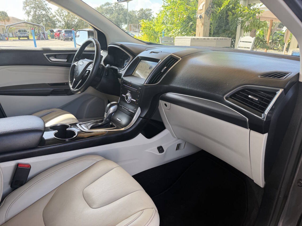 Used 2018 Ford Edge Titanium FWD image 20