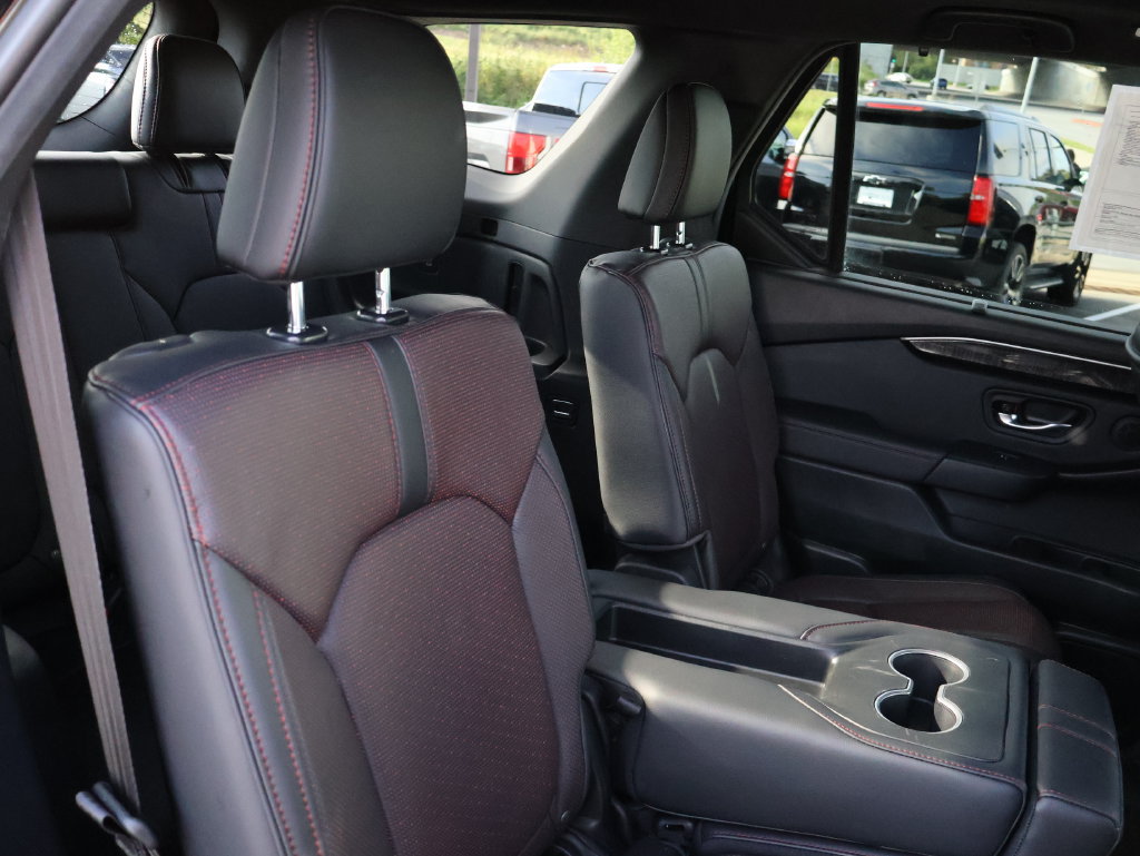 Certified 2025 Honda Pilot Black Edition image 12