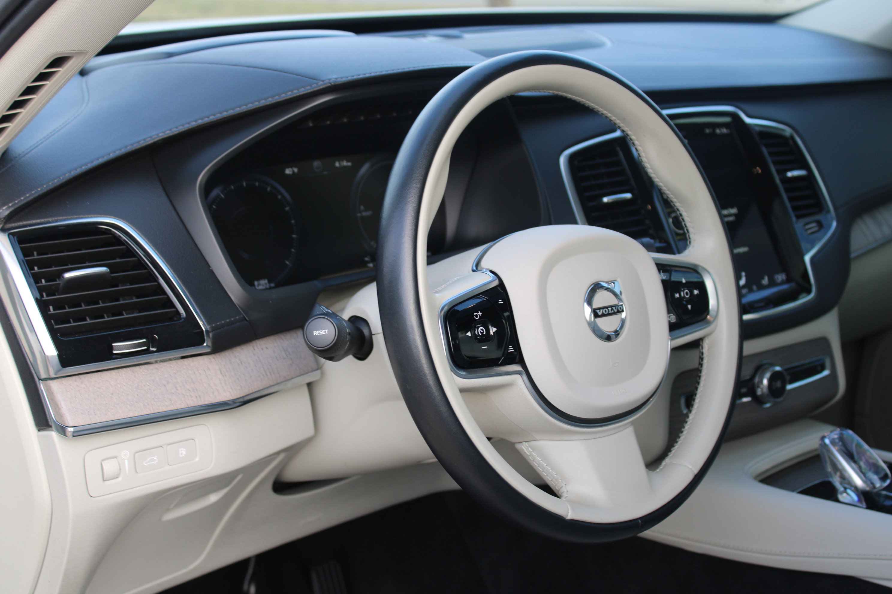 Used 2021 Volvo XC90 T8 Inscription w/ Advanced Package image 9