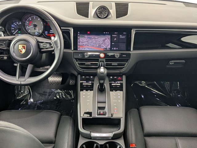 Certified 2025 Porsche Macan S AWD/4WD image 20