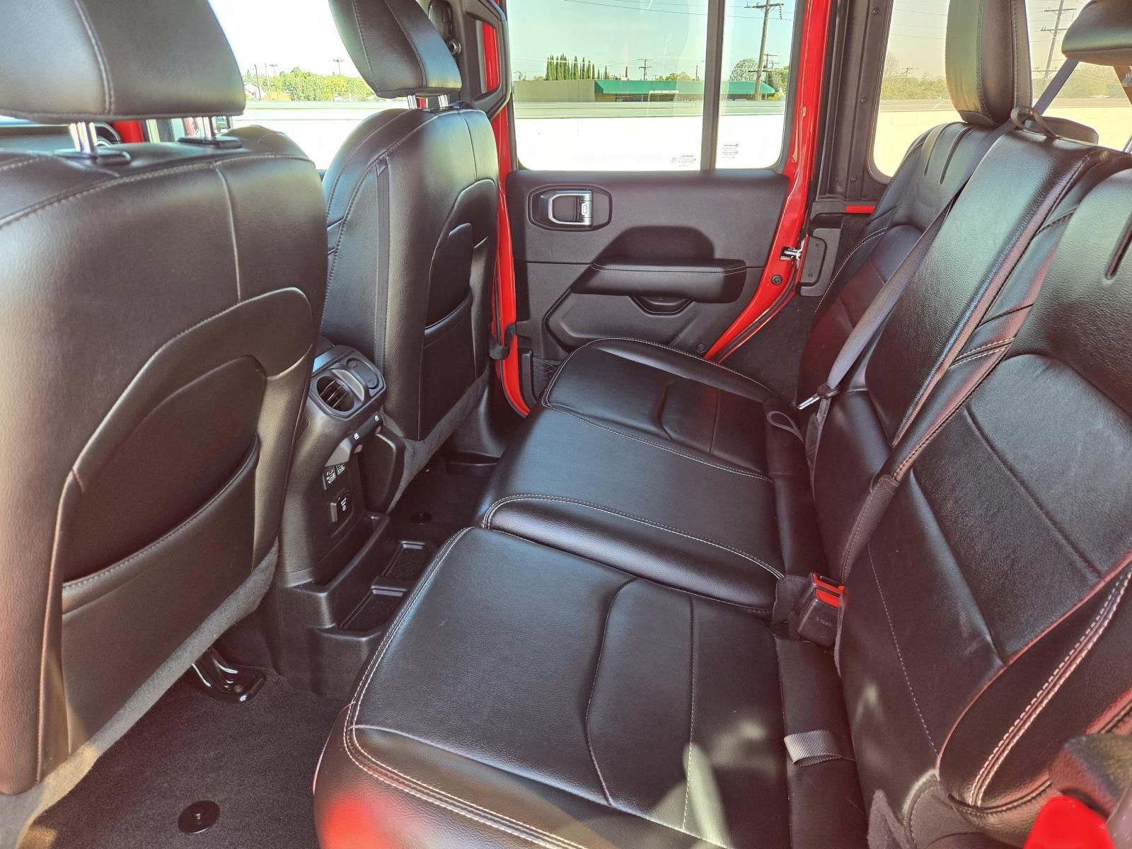 Used 2022 Jeep Wrangler Unlimited Sahara image 28