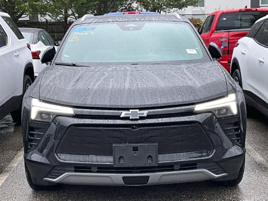 Used 2024 Chevrolet Blazer EV LT AWD/4WD image 2