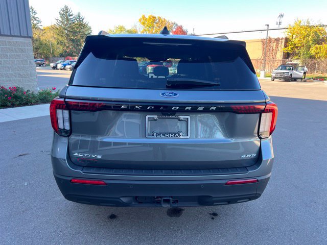 Used 2025 Ford Explorer Active AWD/4WD image 6