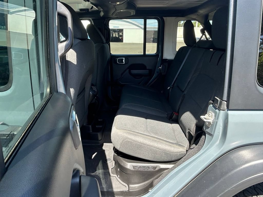 Used 2024 Jeep Wrangler Unlimited AWD/4WD image 37
