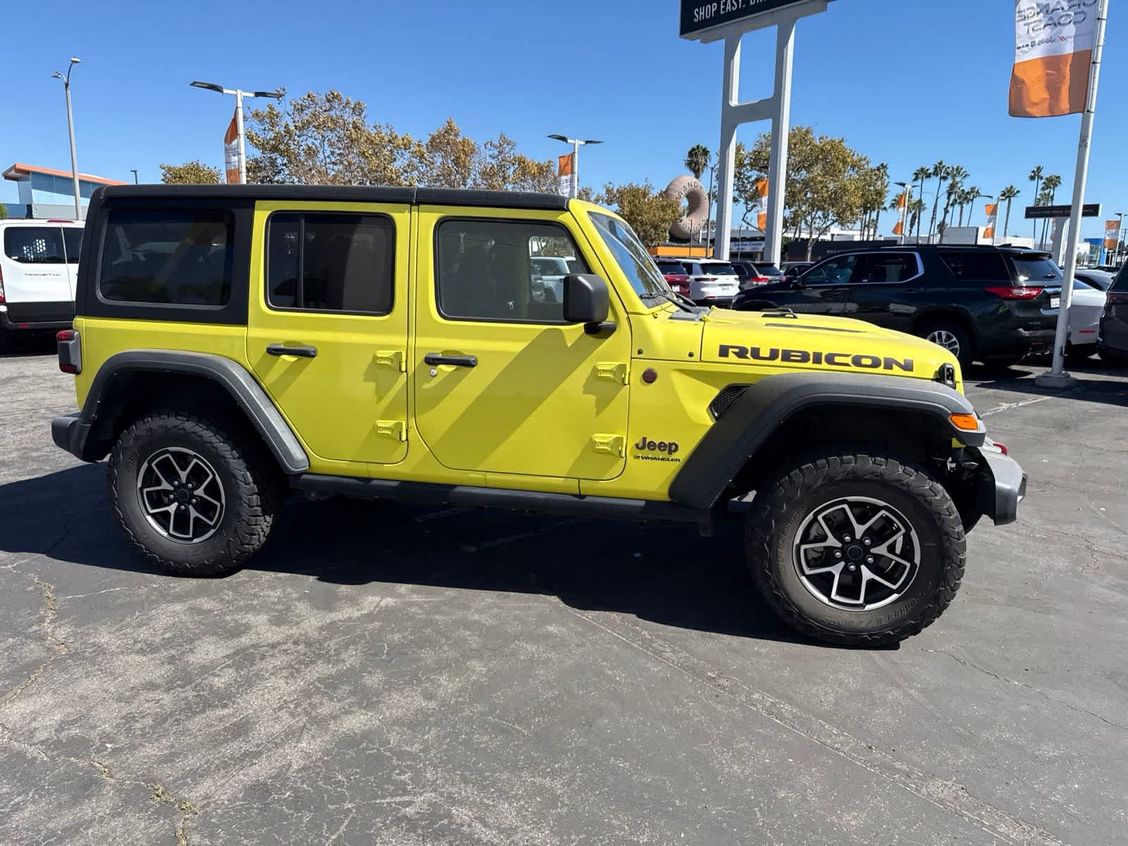 Used 2024 Jeep Wrangler Unlimited Rubicon AWD/4WD image 12