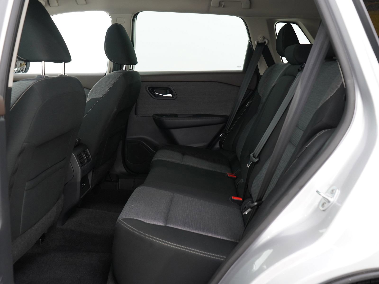 Used 2022 Nissan Rogue SV image 15