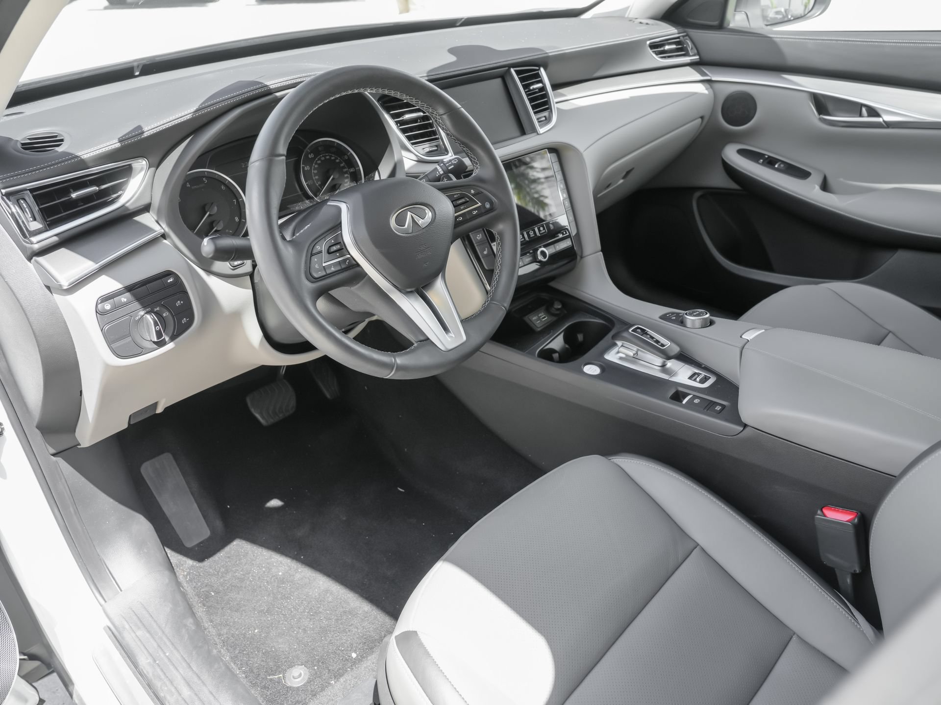 Used 2023 INFINITI QX50 Luxe FWD image 16