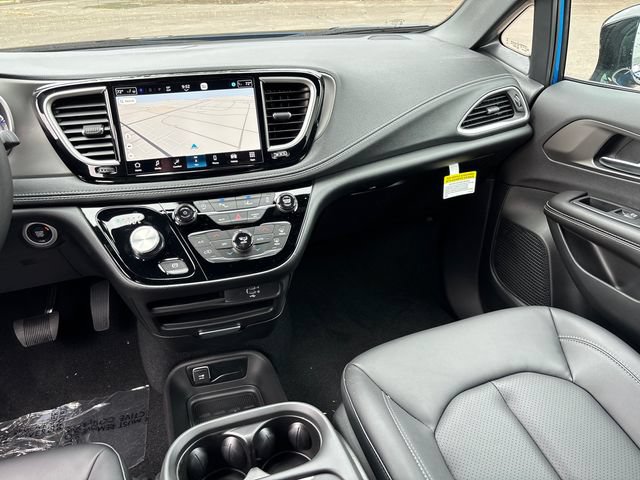 New 2027 Chrysler Pacifica Select w/ Family Tech Group FWD image 13