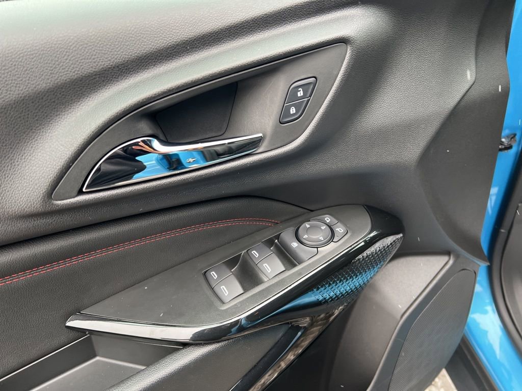 Used 2025 Chevrolet Trax RS w/ Driver Confidence Package image 16