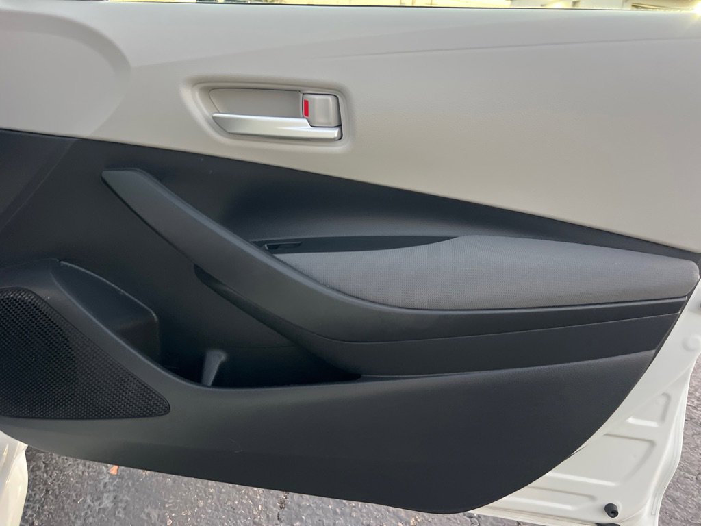 Used 2021 Toyota Corolla LE image 18