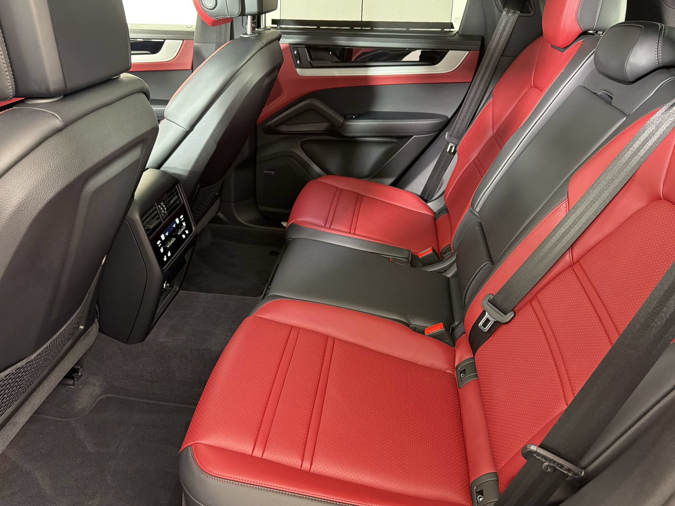 Certified 2025 Porsche Cayenne S AWD/4WD image 16