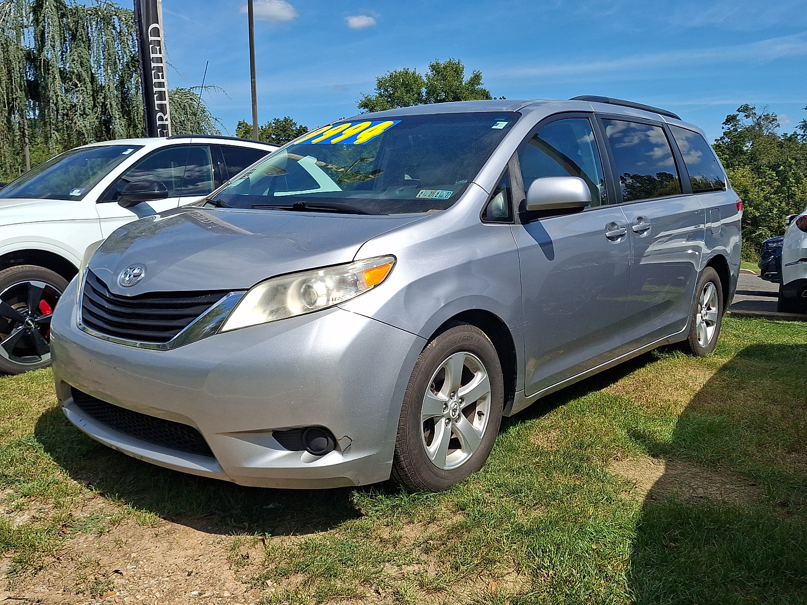 Used 2012 Toyota Sienna LE w/ Towing Pkg FWD image 3