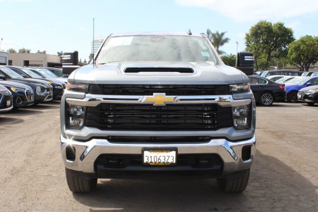 Used 2024 Chevrolet Silverado 3500 LT image 2