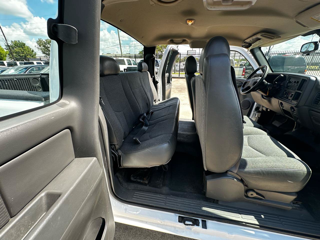 Used 2005 Chevrolet Silverado 1500 W/T RWD image 35