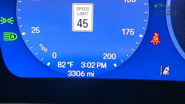 Used 2025 Porsche Macan Electric RWD image 41
