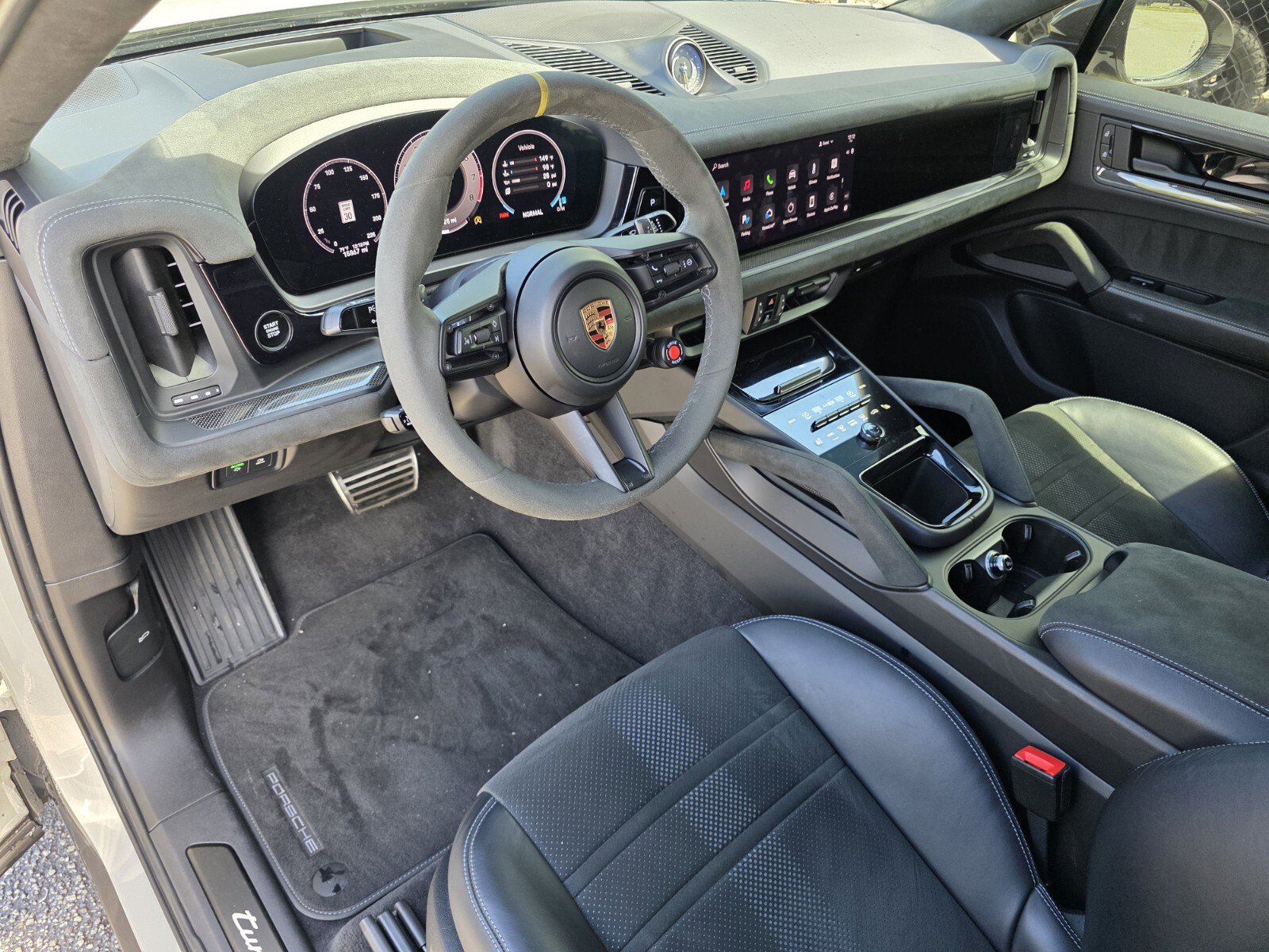 Used 2024 Porsche Cayenne Turbo GT image 11