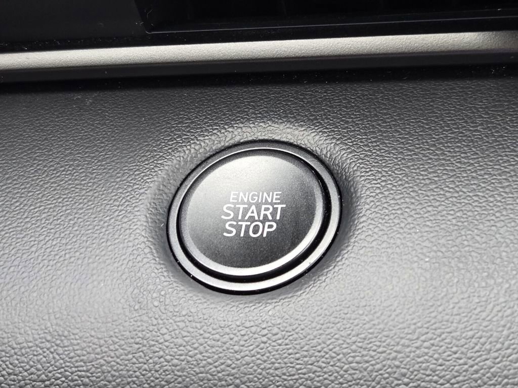 Certified 2025 Hyundai Elantra Sport image 20