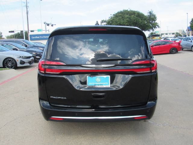Used 2024 Chrysler Pacifica Touring-L FWD image 8